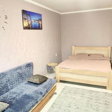 Апартаменты В Центре По Проспекту Победы Парковка Рядом Černihiv Esterno foto