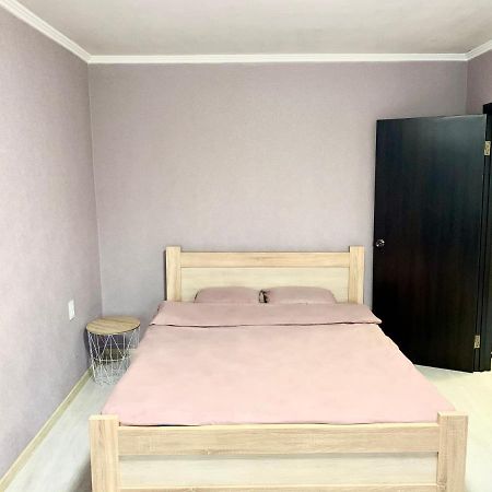 Апартаменты В Центре По Проспекту Победы Парковка Рядом Černihiv Esterno foto