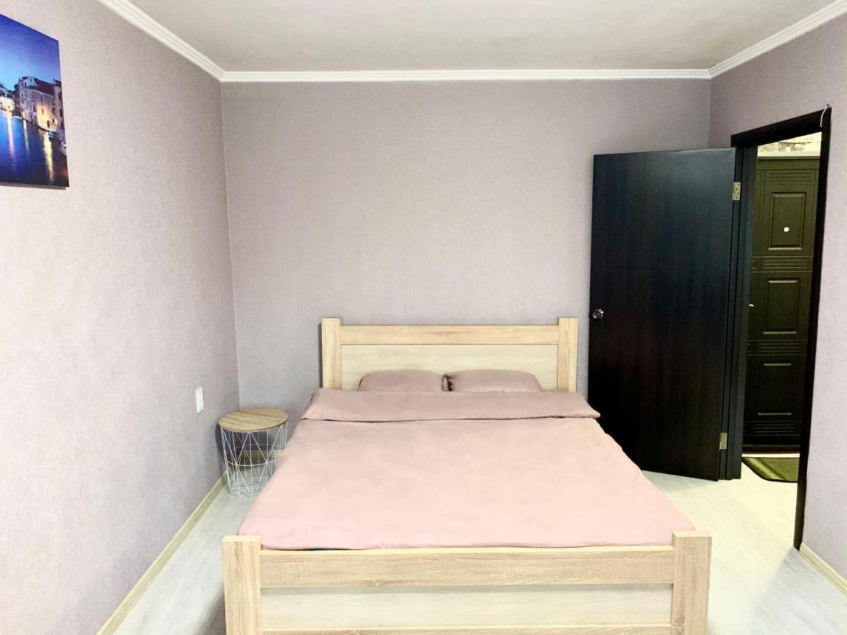 Апартаменты В Центре По Проспекту Победы Парковка Рядом Černihiv Esterno foto